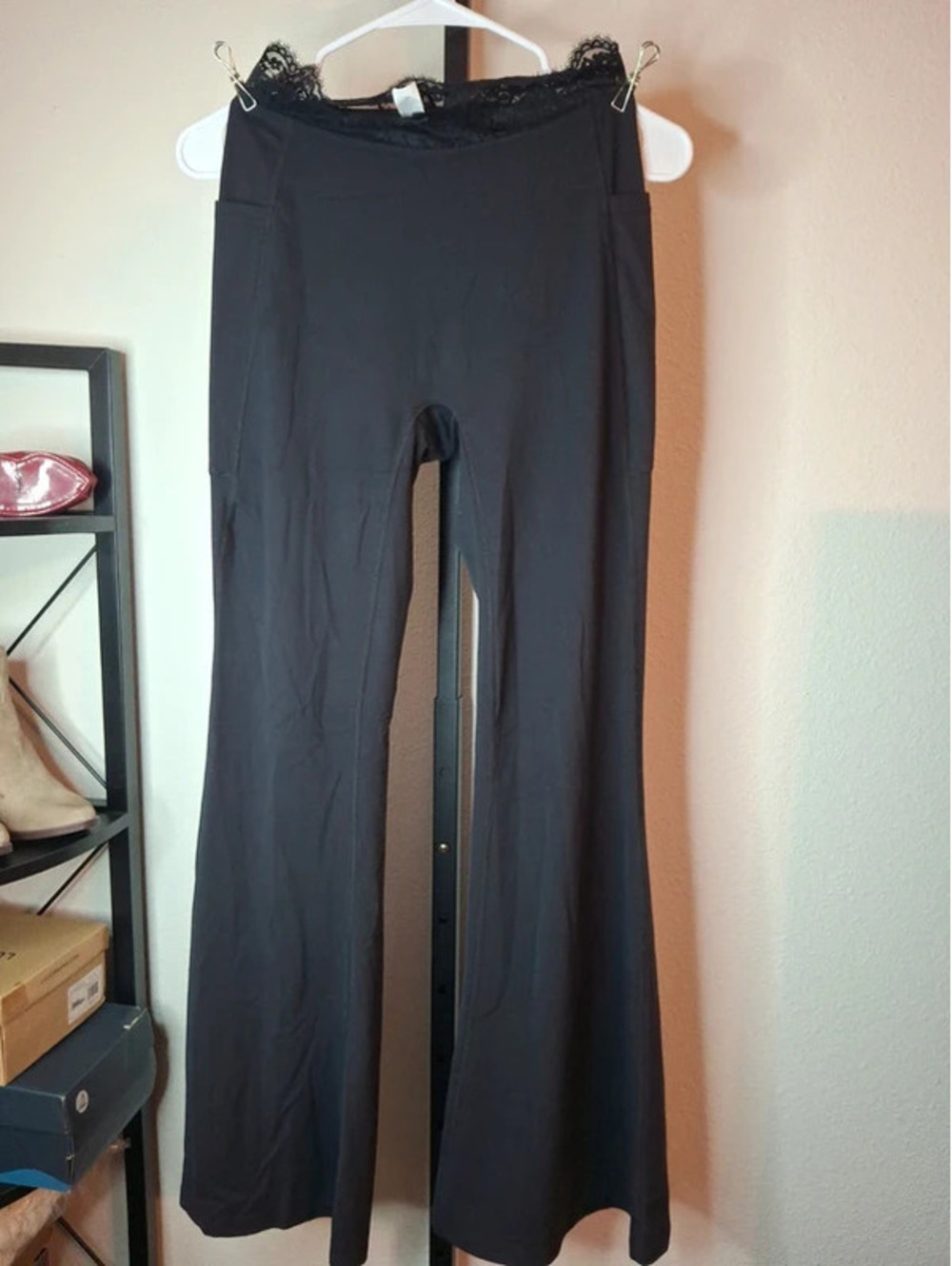 Halara UltraSculpt V-Shaped High Waisted Contrast Lace Yoga Flare Leggings S Reg